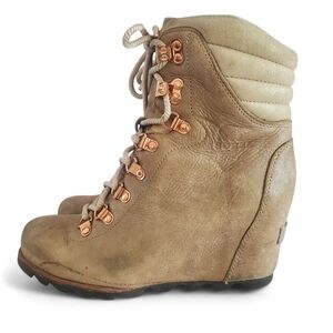 SOREL Conquest Holiday Wedge Tan/Blush Metallic Rose Gold Lace-Up Snow Boots‎ 7½
